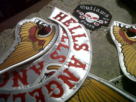 The club opened chapters in San Francisco and Oakland in 1954 and 1957, respectively, and. . Hells angels wings colors